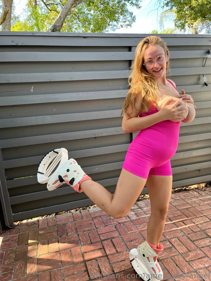 Wanna see the girls bounce dm me on amelia-wet-angel and i would love 