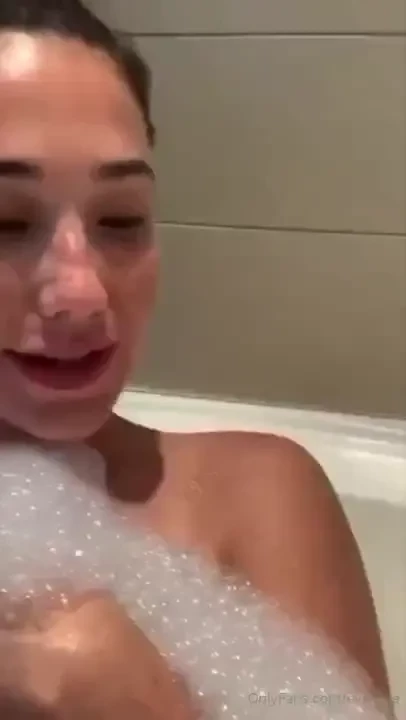 I got really horny while taking my bath i felt my pussy throbbing hot 