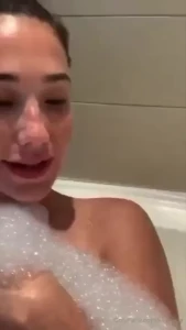 I got really horny while taking my bath i felt my pussy throbbing hot