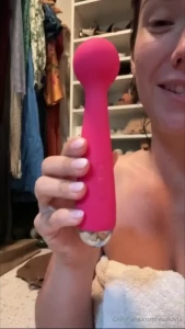 How close do you want to see my pussy getting pleasured let me give it