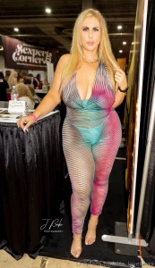 Good morning my lovelies today is the last day of avn expo and it s