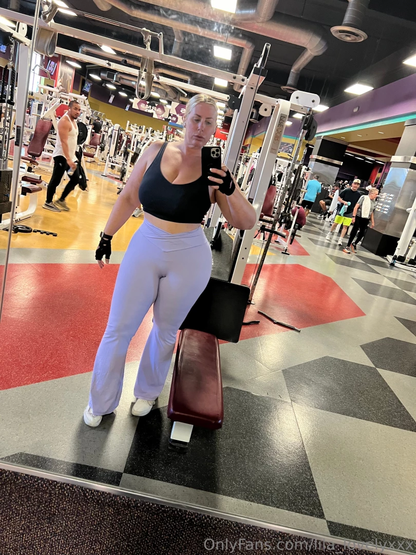 Cum get a hard pump on with me exclusively at lila_lovely 