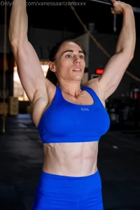 Should i post more pics like this or are you already too distracted