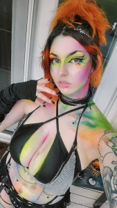 I love this rave look