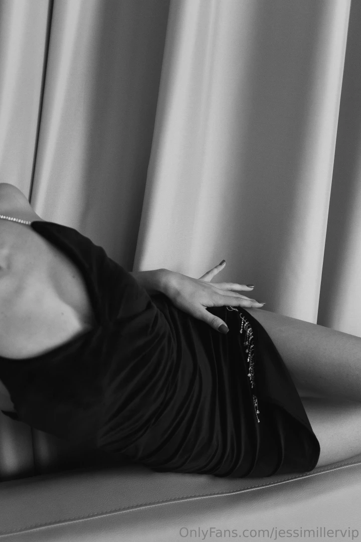 The way u look at me makes me feel goosebumps please don t stop 