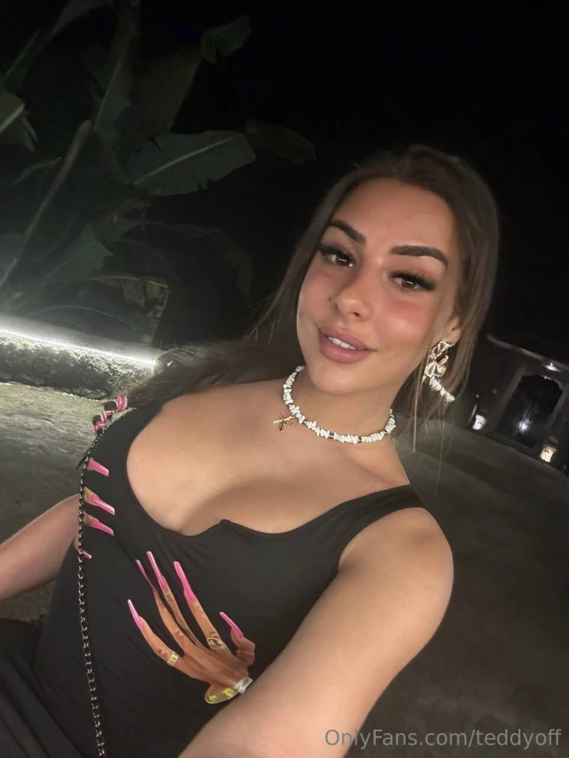 What do you think of my new dress wanna trade places with those hands 