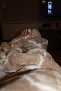 Have you missed my toes babe they need to be covered in ur nut