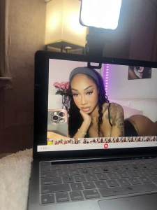 I m listening to a song that makes me think totally dirty thoughts