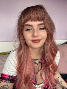 I post hardcore explicit content on my other pages you know part 1