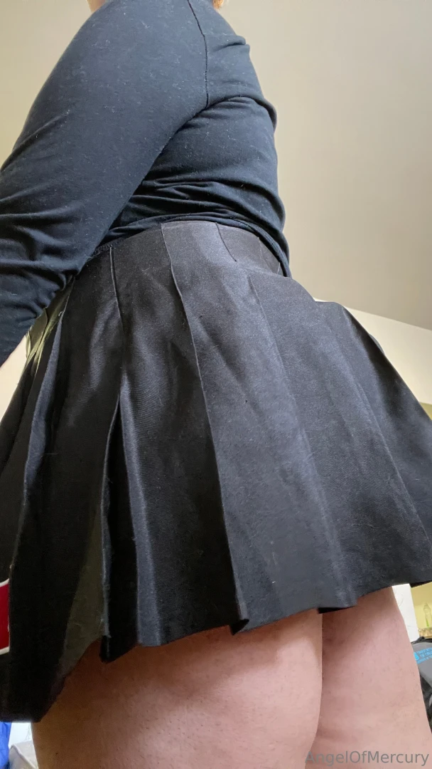 Wanna see under the skirt 