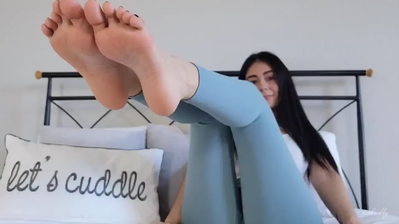 That arch and wrinkles 