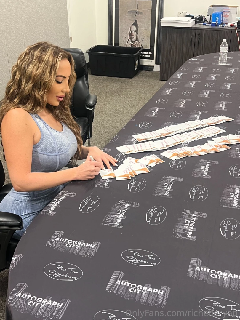 Maybe at my next signing i will request to only sign body parts 