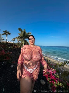 Goes to the beach with me