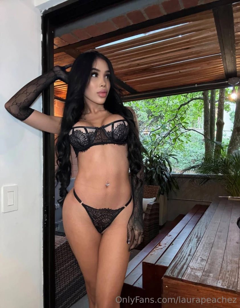 Would you suspect your boys gf was trans if she walked in like this 