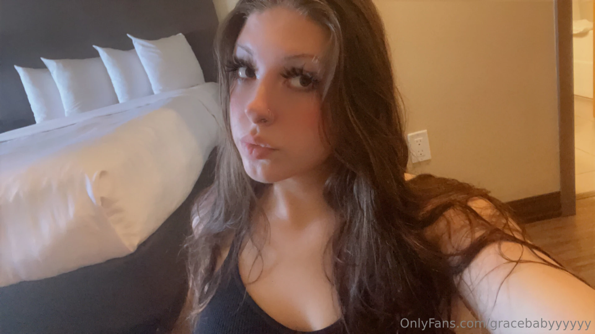 Scroll if u wanna see what my camera roll looks like when i try to 