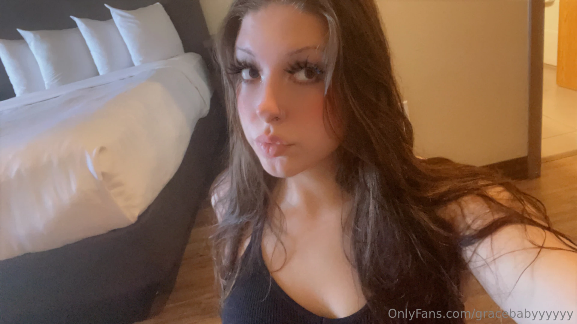 Scroll if u wanna see what my camera roll looks like when i try to part 2 