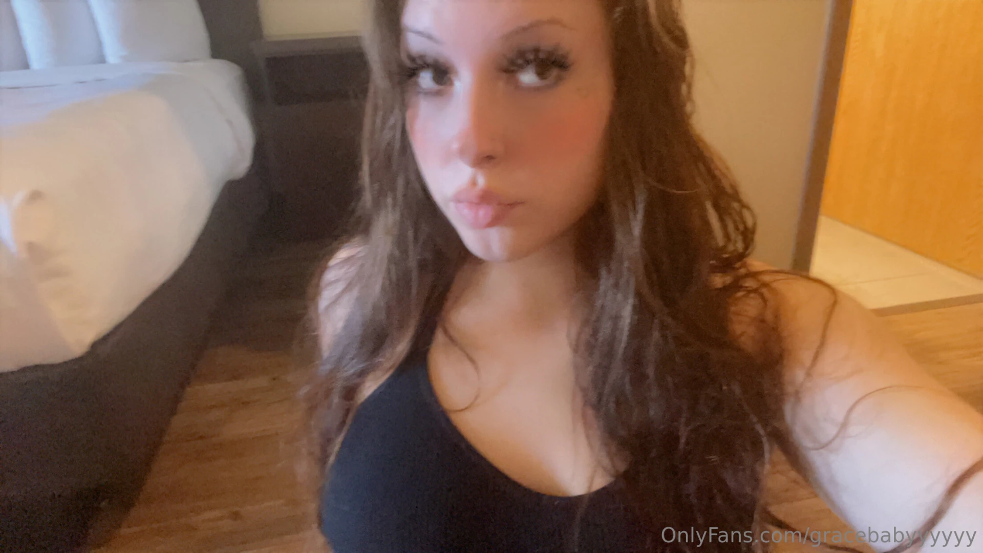 Scroll if u wanna see what my camera roll looks like when i try to part 3 