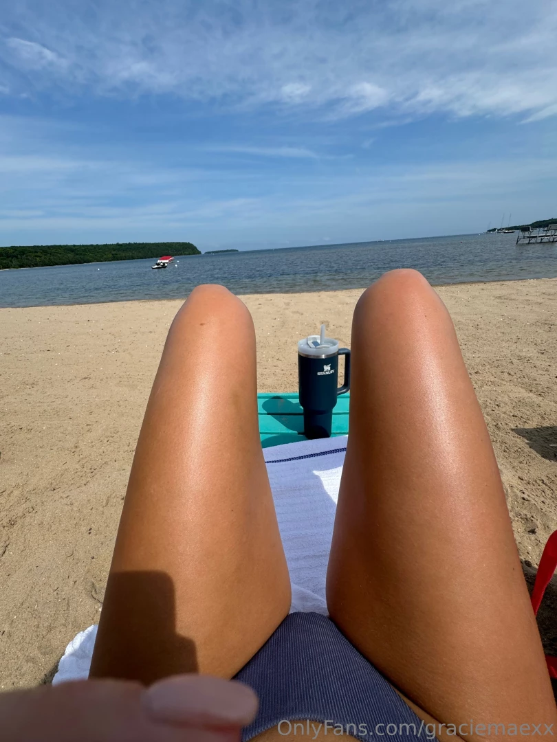 A rare gracie cum video- on the beach not often do i put up solos 