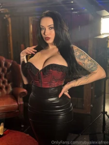 Want mistress s attention sign up now for 75 off i want to know all of