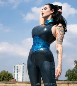 Your sexy superhero for your sunday troubles