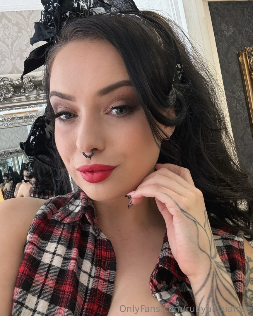 I m feeling playful i hope that you can thrill me 