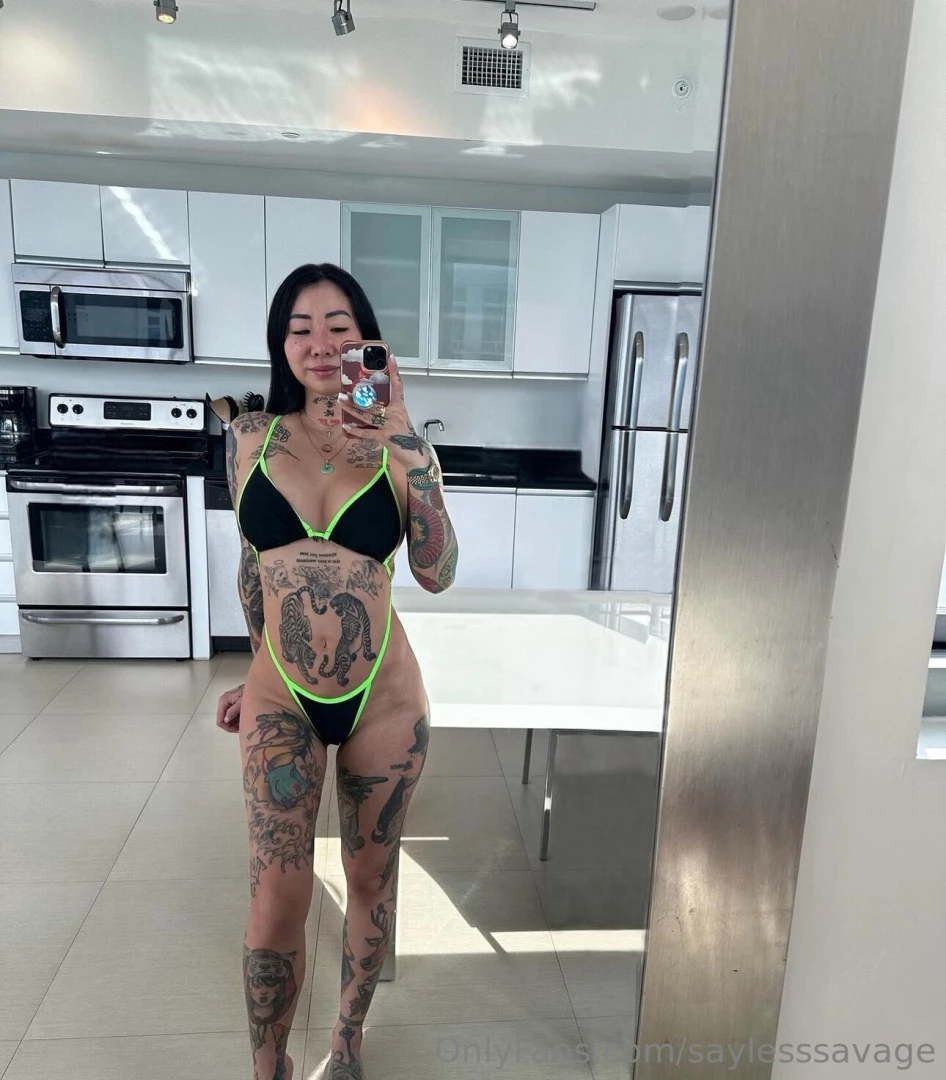 Who wants to fuck me on this kitchen table 