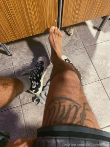 Come rub my feet how my dick look