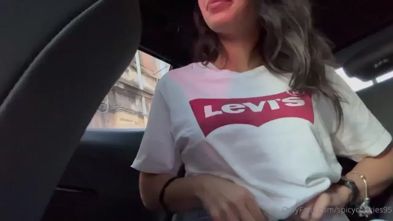 Amore ho preso un uber e mi sono eccitata appena sceso l autista ma 