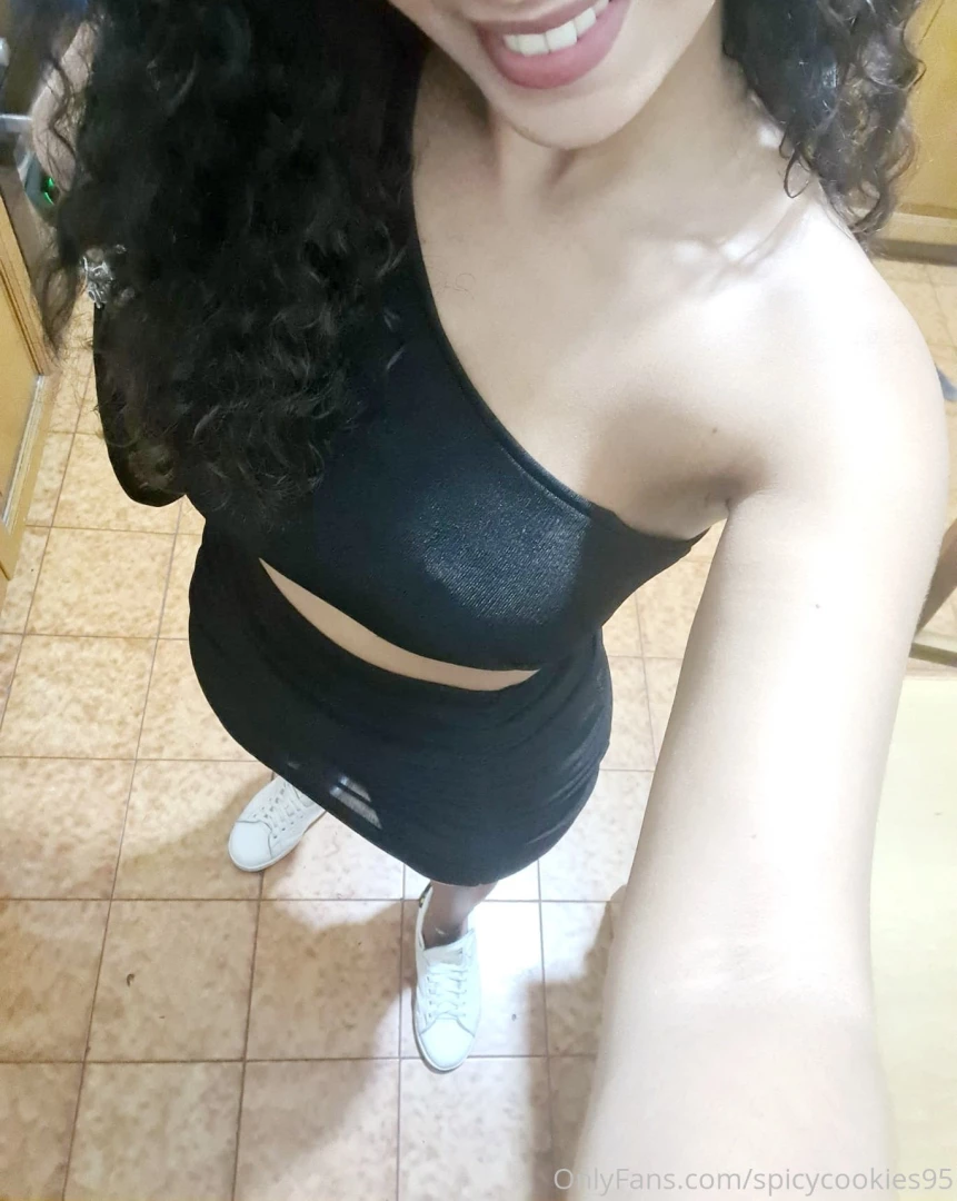 Serata fuori e questo il mio outfit ovviamente senza mutandine sotto part 2 