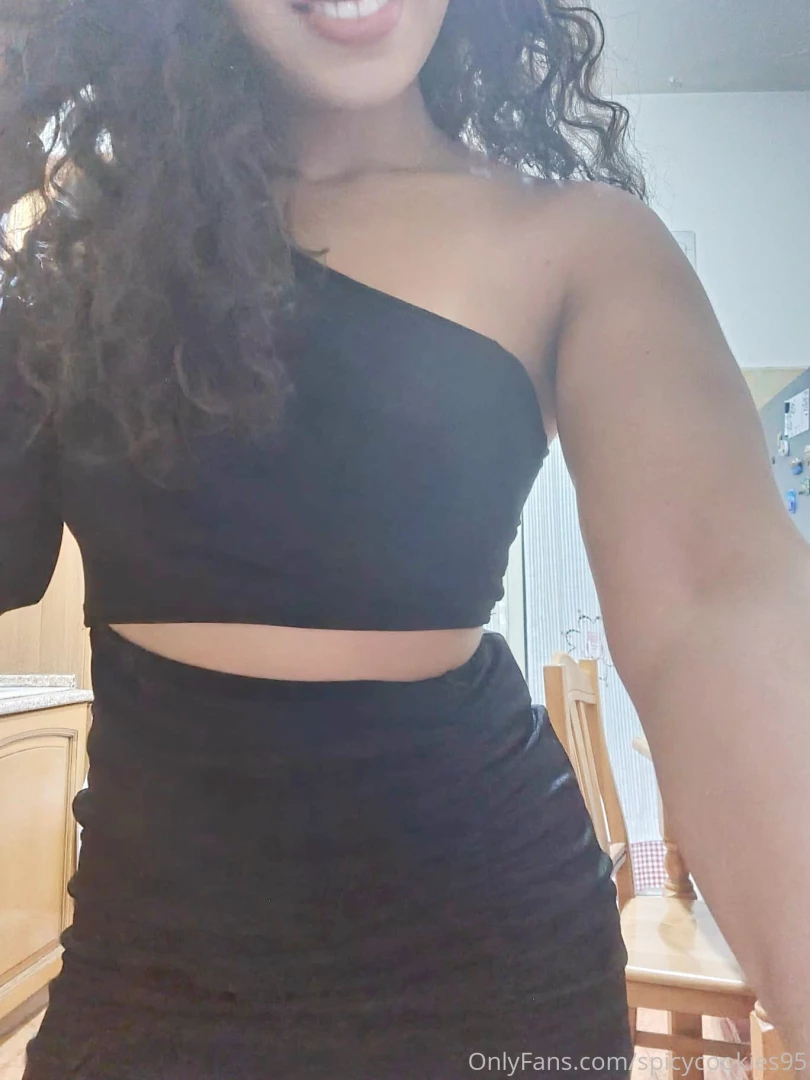 Serata fuori e questo il mio outfit ovviamente senza mutandine sotto part 1 