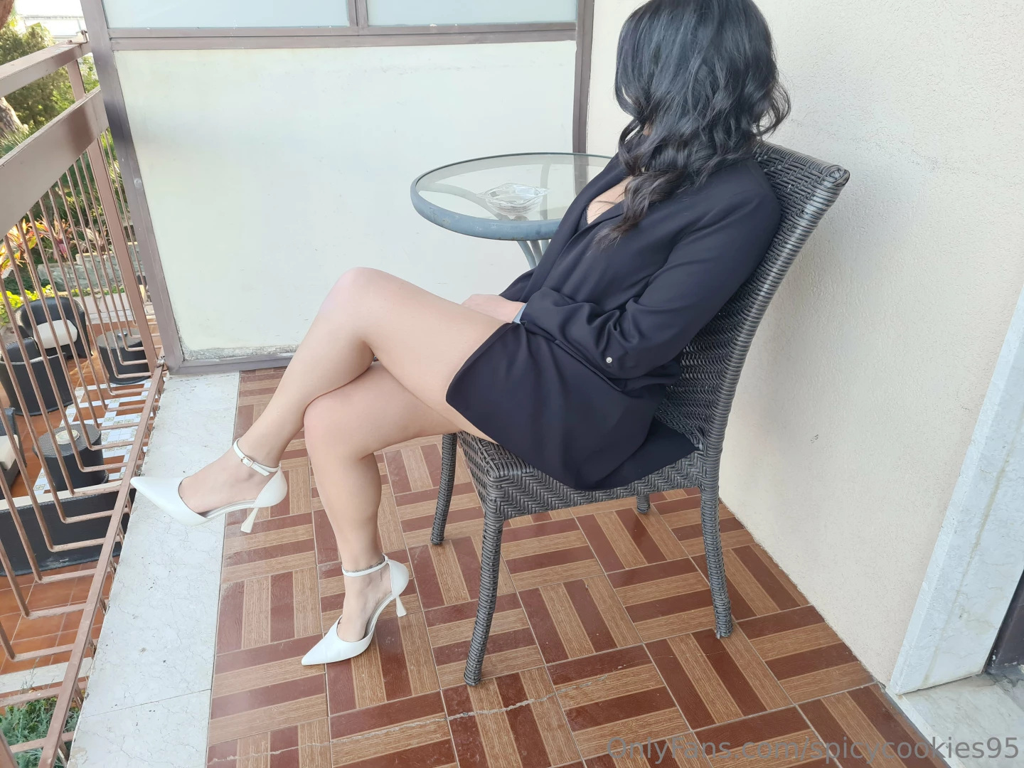 Ti piaccio cos tutta nuda con indosso solo la tua giacca e un paio di 