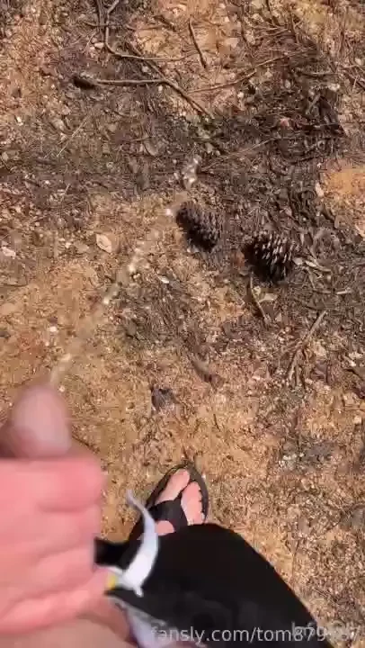 It felt amazing having a girl hold your cock while i peed 