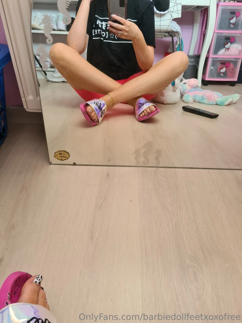 Hey youuu barbiedollfeetxoxo 