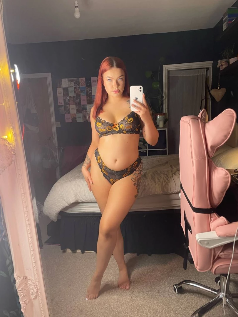 Where are the guys that love my cute small feet 