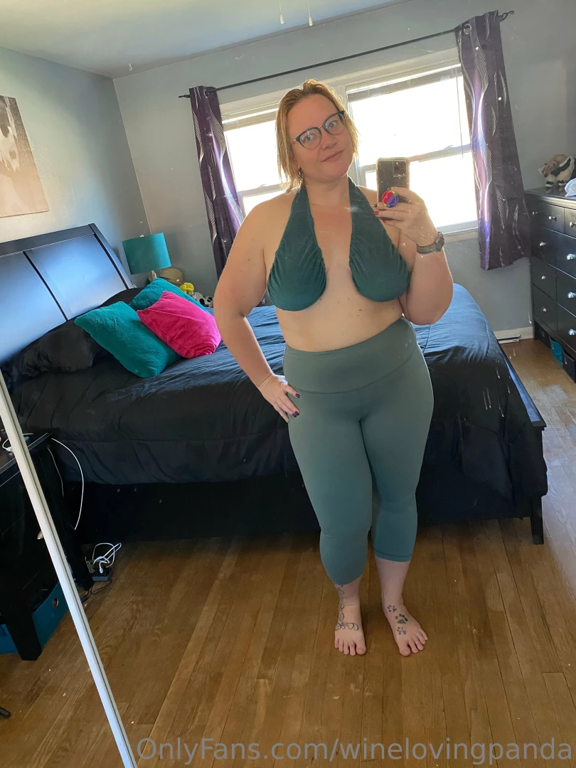 I love how sexy a tight pair of leggings is especially right after a part 1 