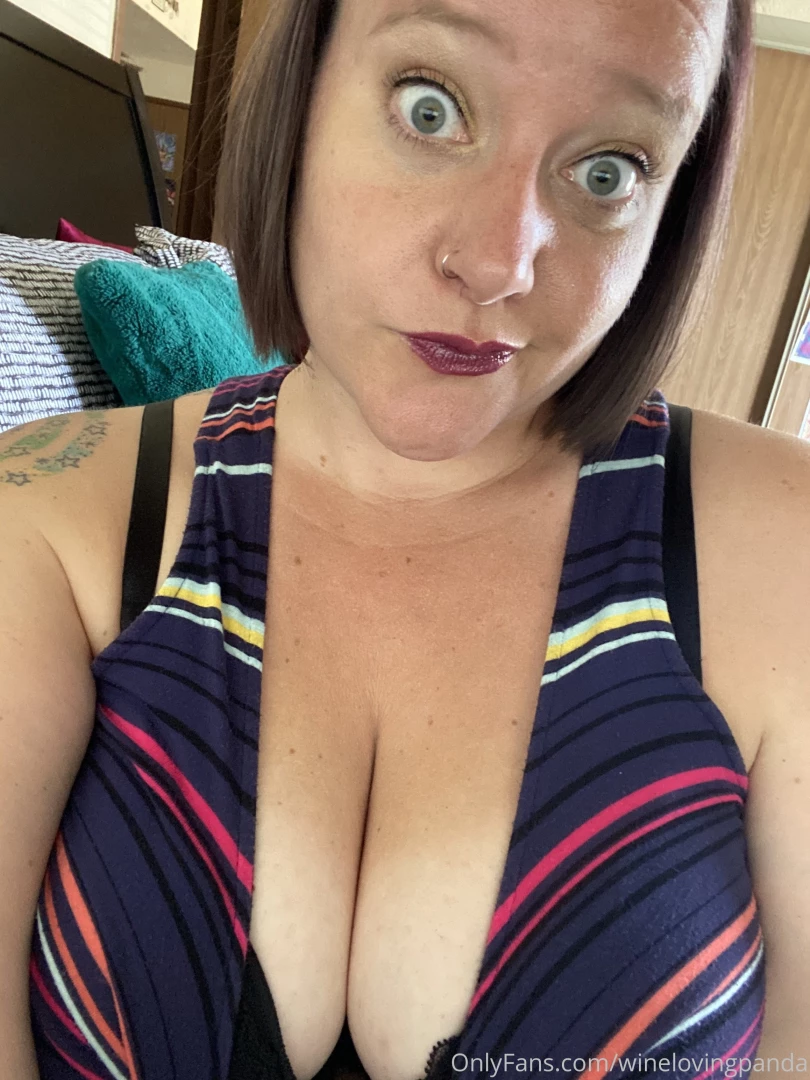 Working hard or hardly working the girls need some attention part 1 