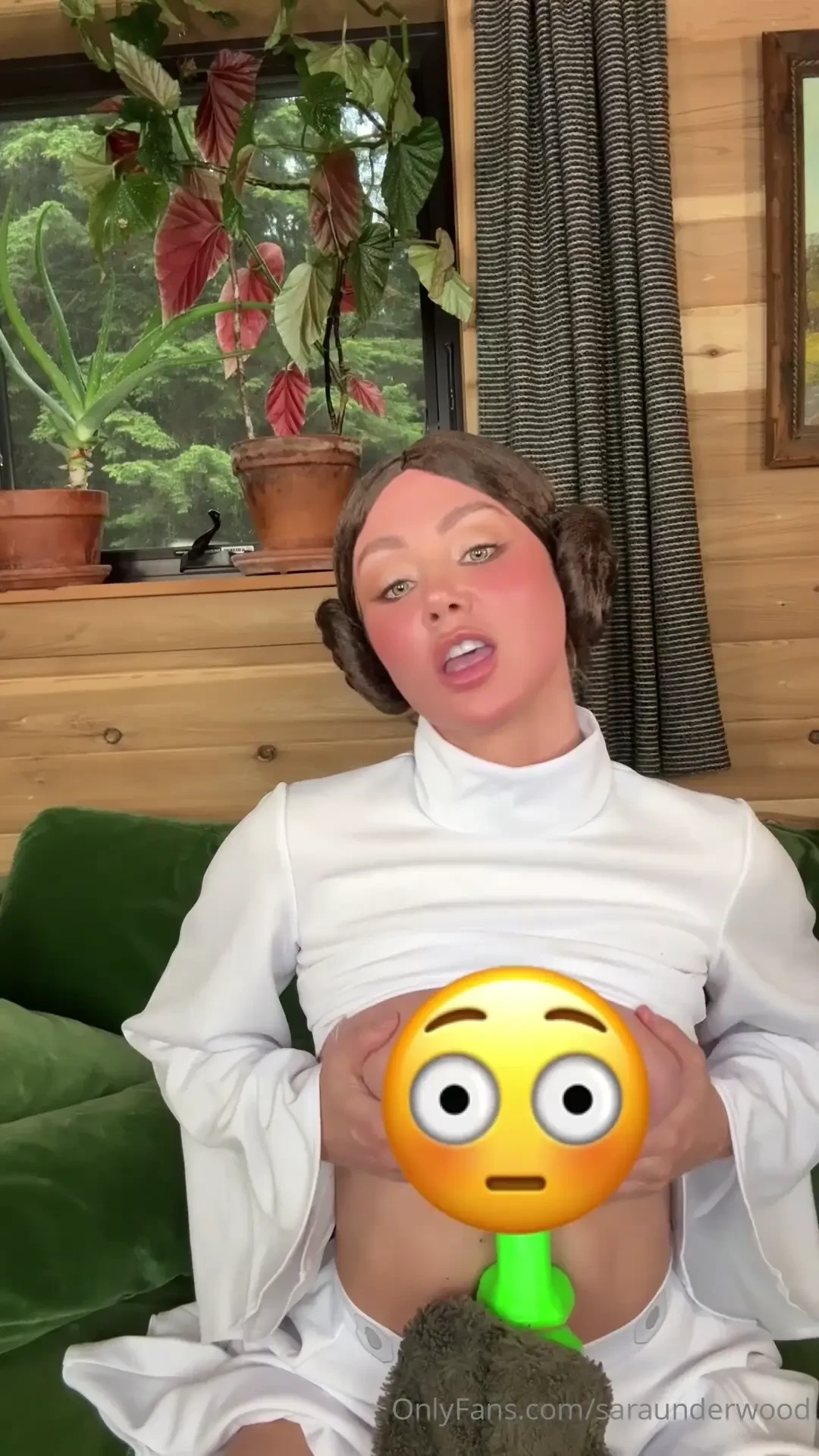 Pick your weapon jedi a mouth to suck it hands to stroke it or a pussy 