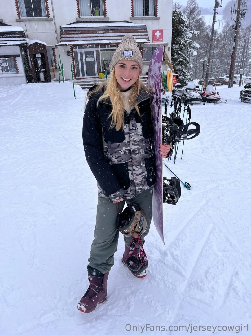 Can anyone else snowboard 