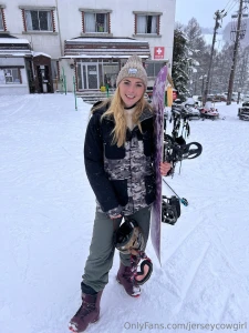 Can anyone else snowboard part 2