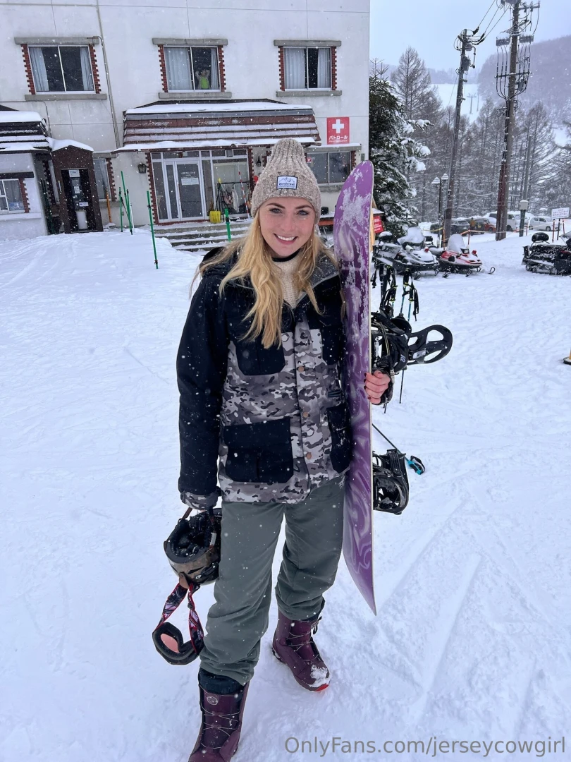 Can anyone else snowboard part 1 