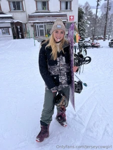 Can anyone else snowboard part 3