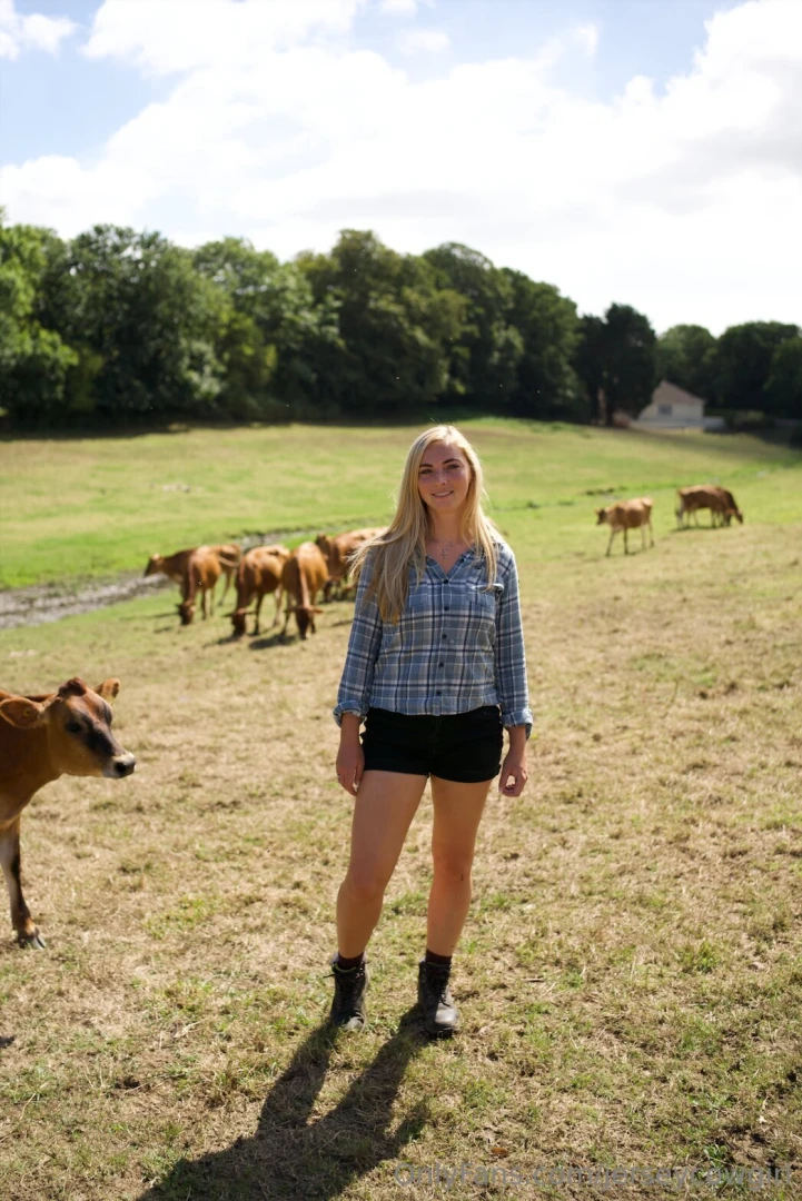 Swipe for a photo bomber part 1 