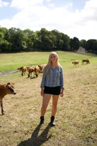 Swipe for a photo bomber part 1