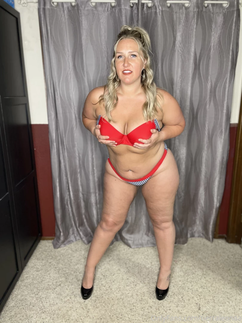 Fun and sexy indoor bathing suit shoot 