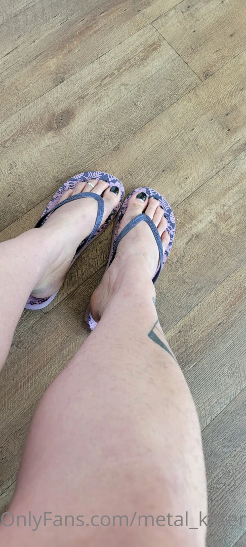 Getting my toes done today wanna watch tip me 20 