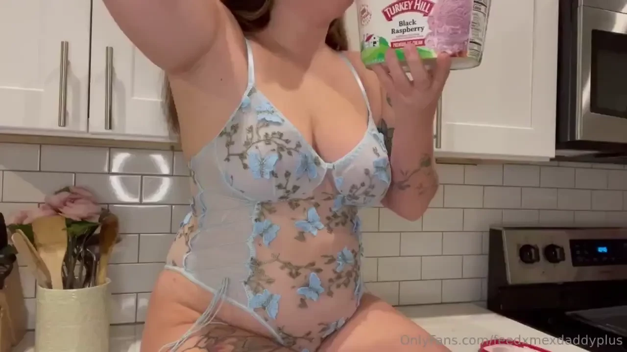 Messy ice cream stuffing i am so insatiable lately and the only way to 