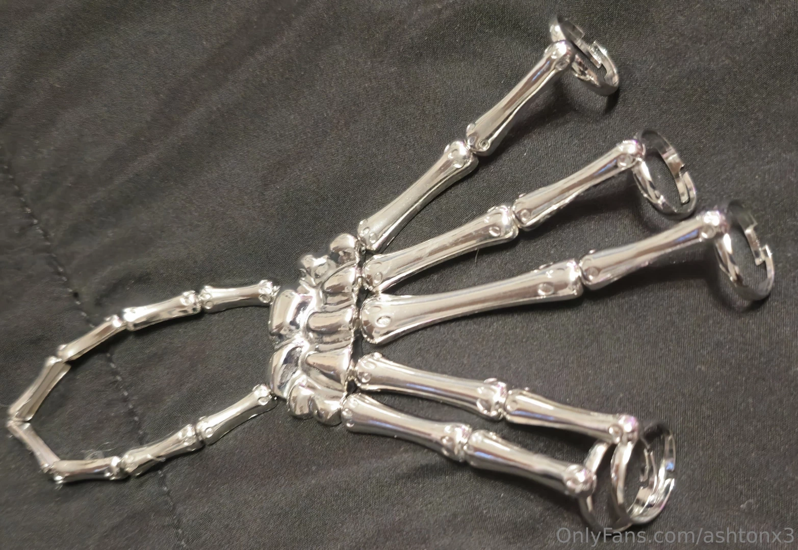 Hand accessories 