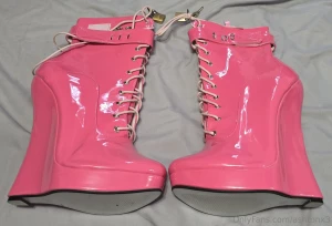 Which do you like better black or pink