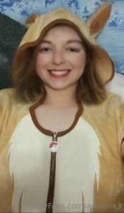 Cozy sunday who wants to play with evee