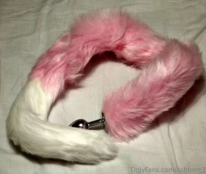 Fluffy tail plug